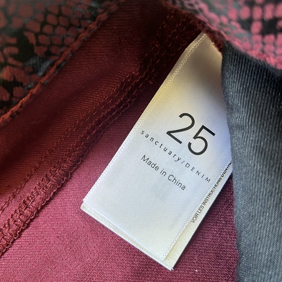 NWT Sanctuary maroon wine purple black snakeskin skinny jeans pants size 25 - Picture 9 of 10